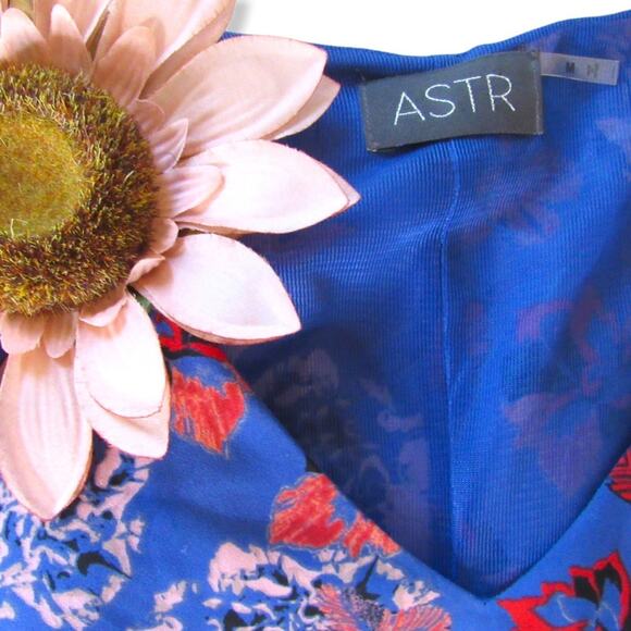 Astr Women's Lace Sleeve Tunic Top M Blue Pink Floral Bell Sleeves Flowy Blouse - Picture 6 of 12